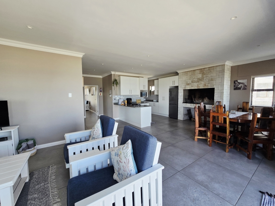 4 Bedroom Property for Sale in Kleinkrantz Western Cape